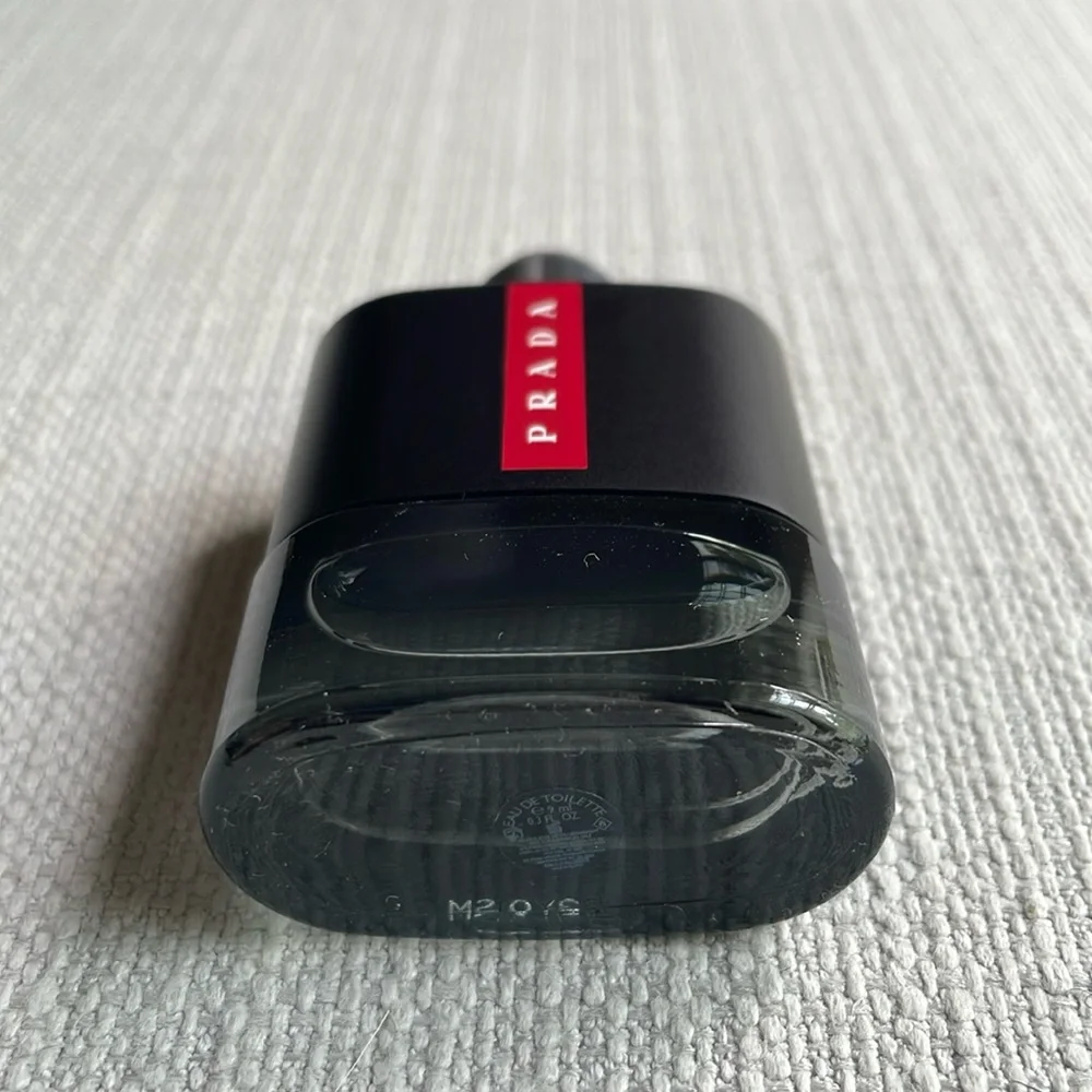 Prada Luna Rossa Carbon miniature dabber